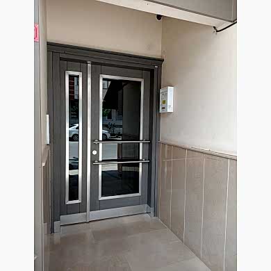 Apartman kapıları